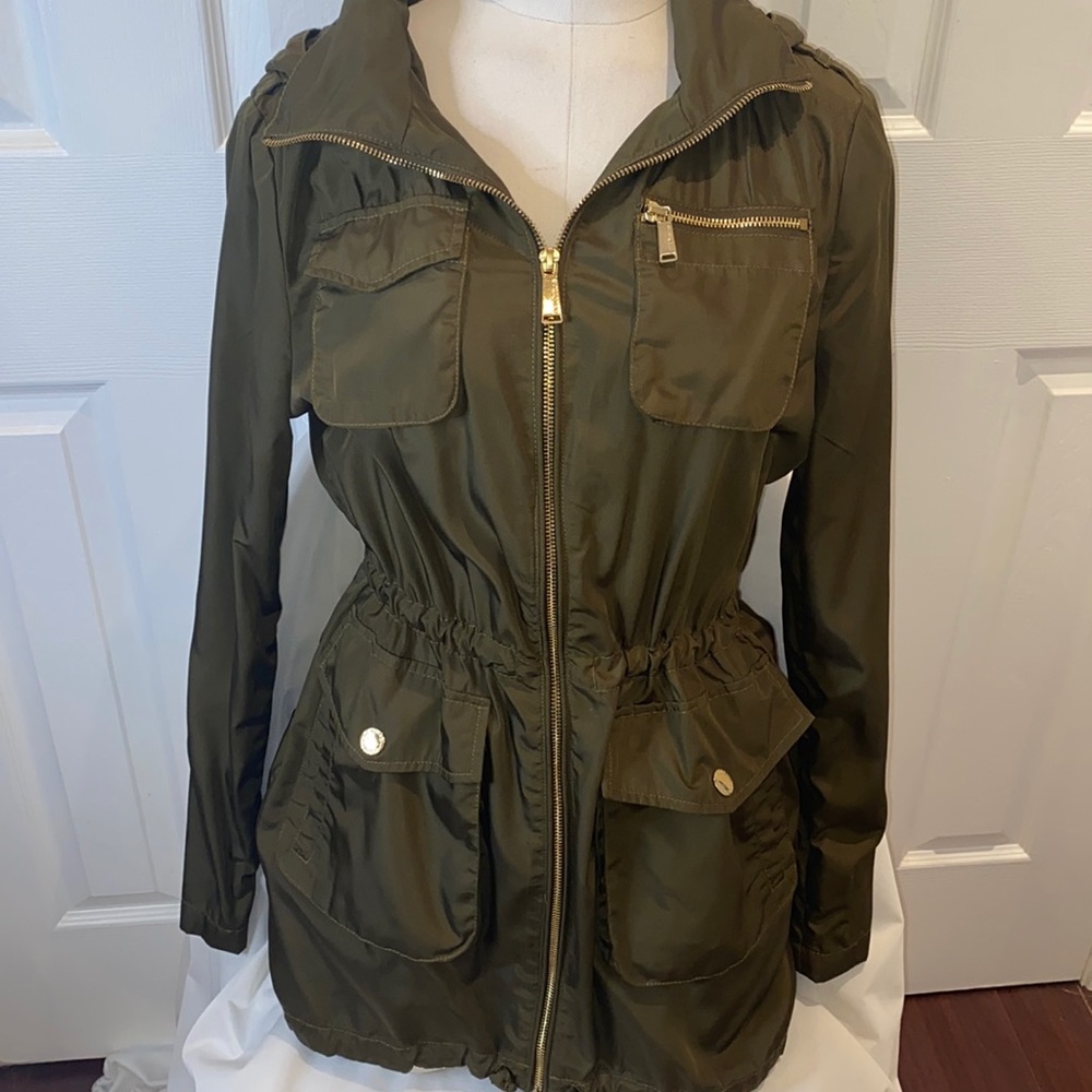 Gorgeous olive green and gold bcbg spring jacket